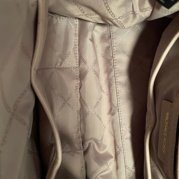 Authentic Pink like new Michael Kors bag with tag - Picture 6 of 7